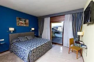 Pamplona מלון